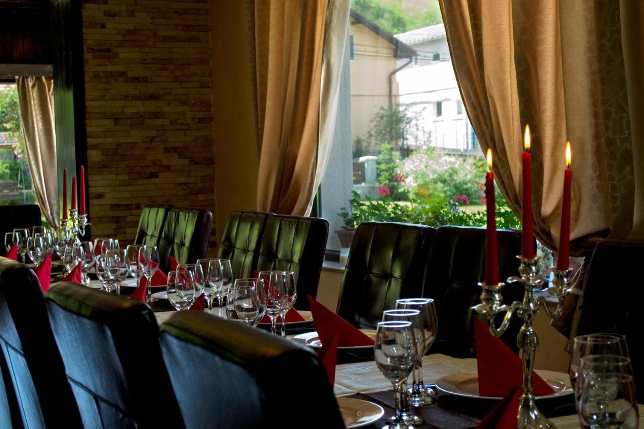 Hanul Simon Pensiune & Restaurant Törcsvár Kültér fotó